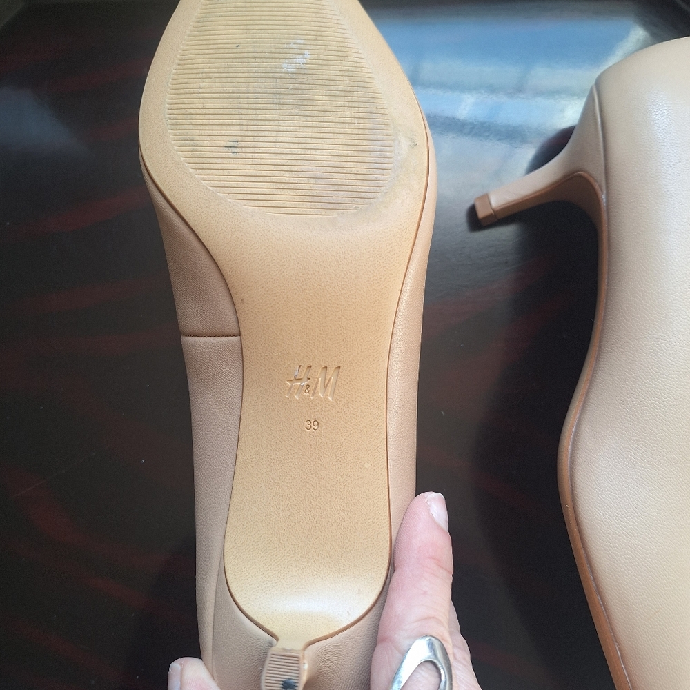 Elegant Cream H&M Women's Shoes - Picture 5 of 5